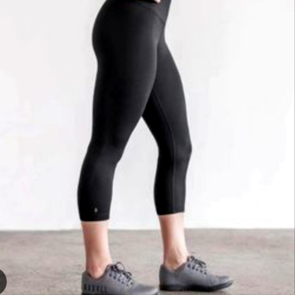NOBULL black crop legging size S